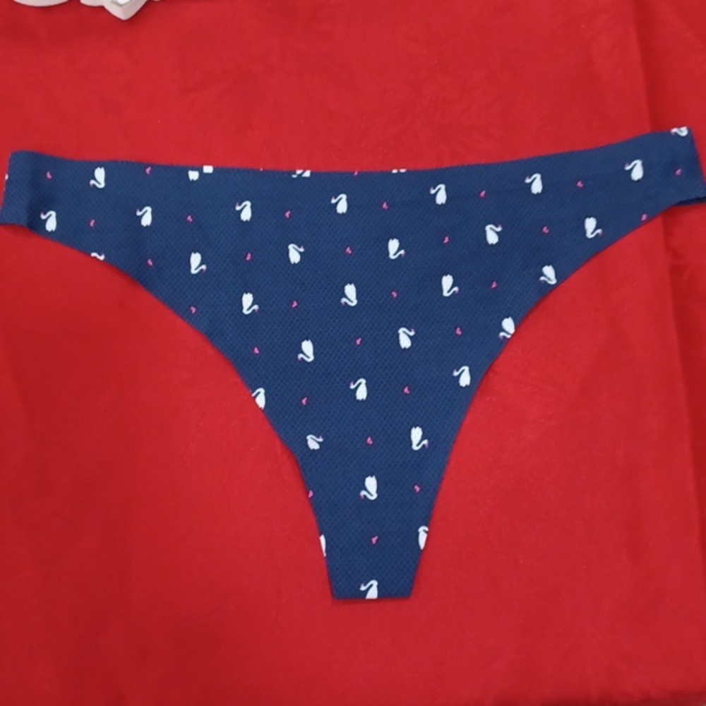 NWOT Navy blue Swan print thong panties size L